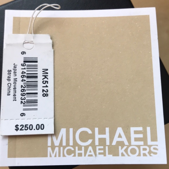 Michael Kors Rose Gold Watch - Picture 4 of 4